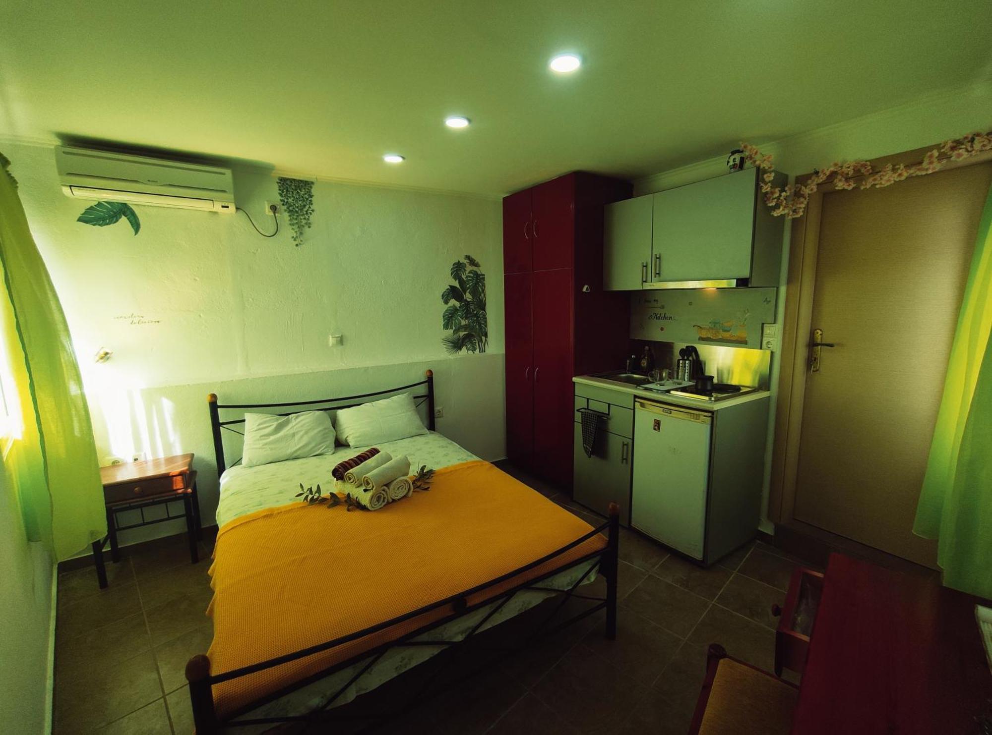 Rena'S Rooms Μελίντα Melinta Quarto foto